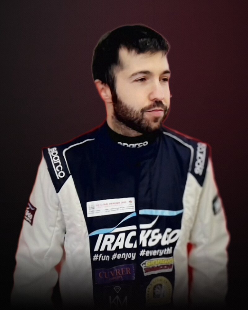Ritratto di Alessio Guazzaroni in tuta da gara